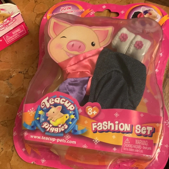 Toy Teck Teacup Piggies Talking Pig & 2 Fashion pack Outfits NEW - Picture 3 of 5